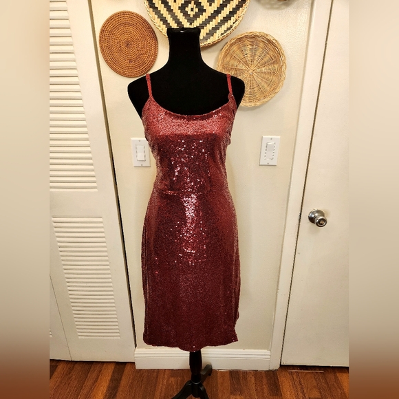 Red Sequin Mini Dress With Side Split - Picture 3 of 10